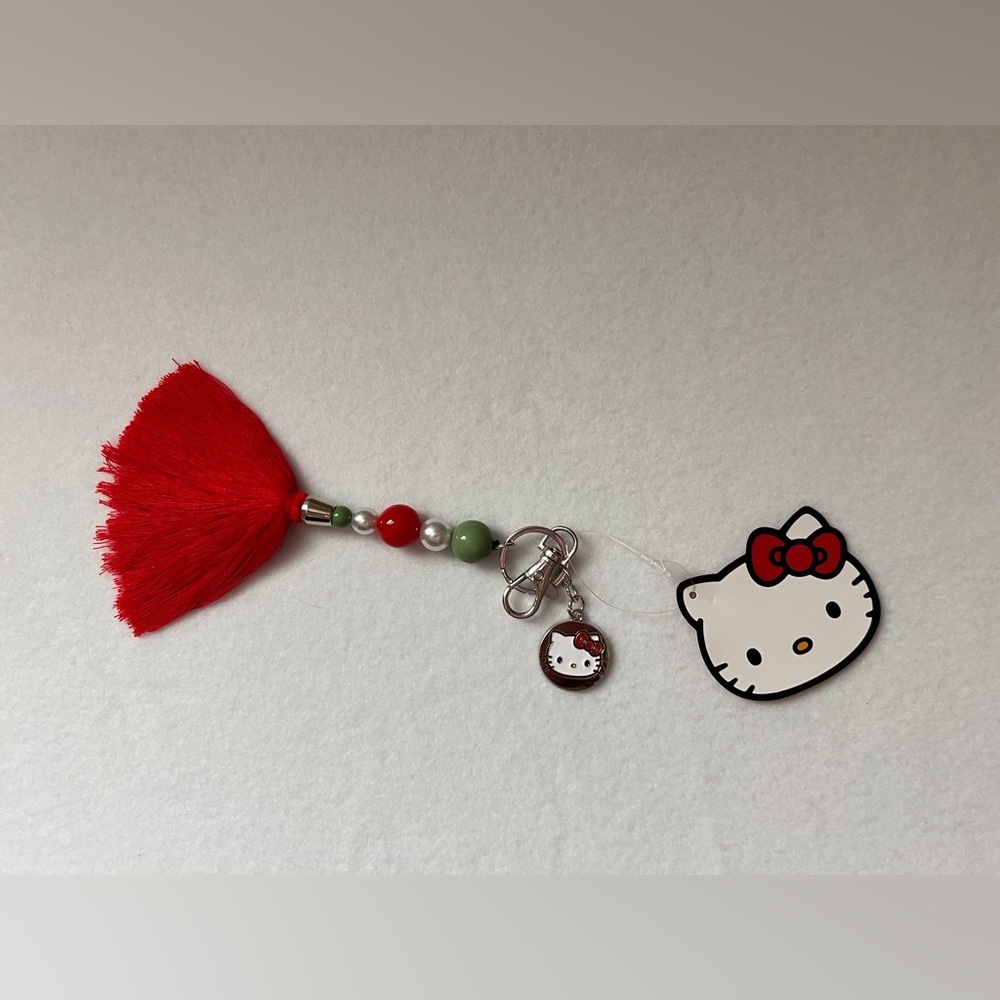 Sanrio Hello Kitty Key Ring Keychain Fob Cat Kitty Head Fringe Enamel - Picture 1 of 4